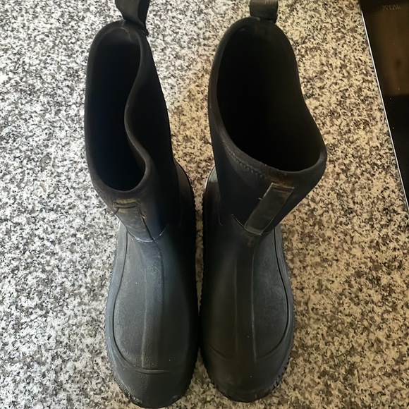 Like new muck brand all weather rain/snow boots - Picture 2 of 5